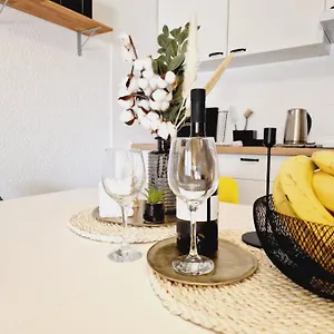 Apartman Melani, Vir